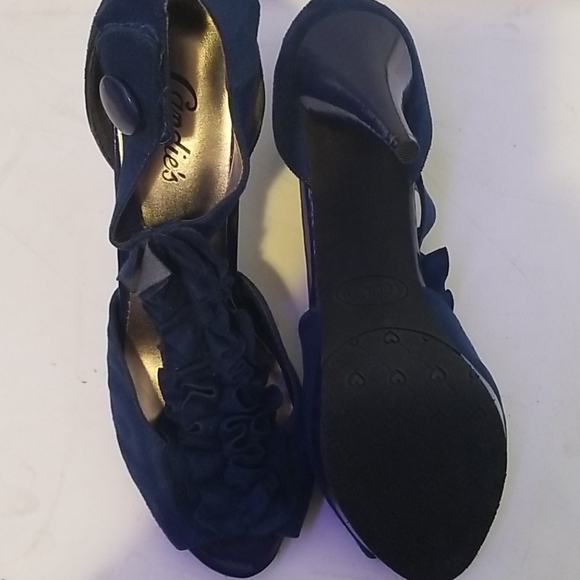 Blue ruffled heals - Picture 2 of 2